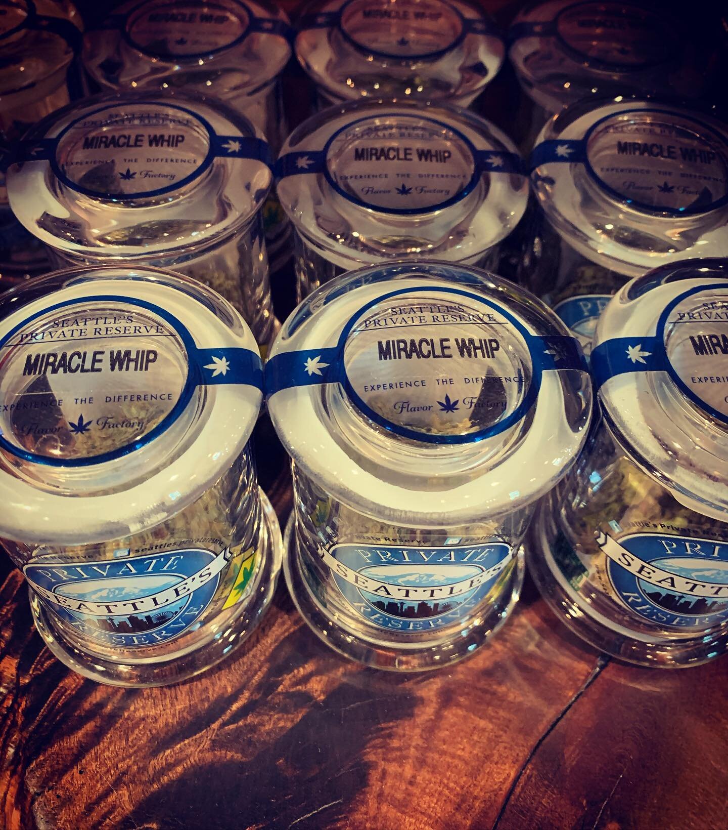 Miracle Whip is on the menu for #topshelftuesday 😜‼️ Making my mouth water @seattles.privatereserve 🤤🔥 Don&rsquo;t miss out 💪🏼💪🏼
&bull;
&bull;
&bull;
#miraclewhipstrain #spr #seattleprivatereserve #topshelf #bowlfortwo #puffpuffpass #finestsel