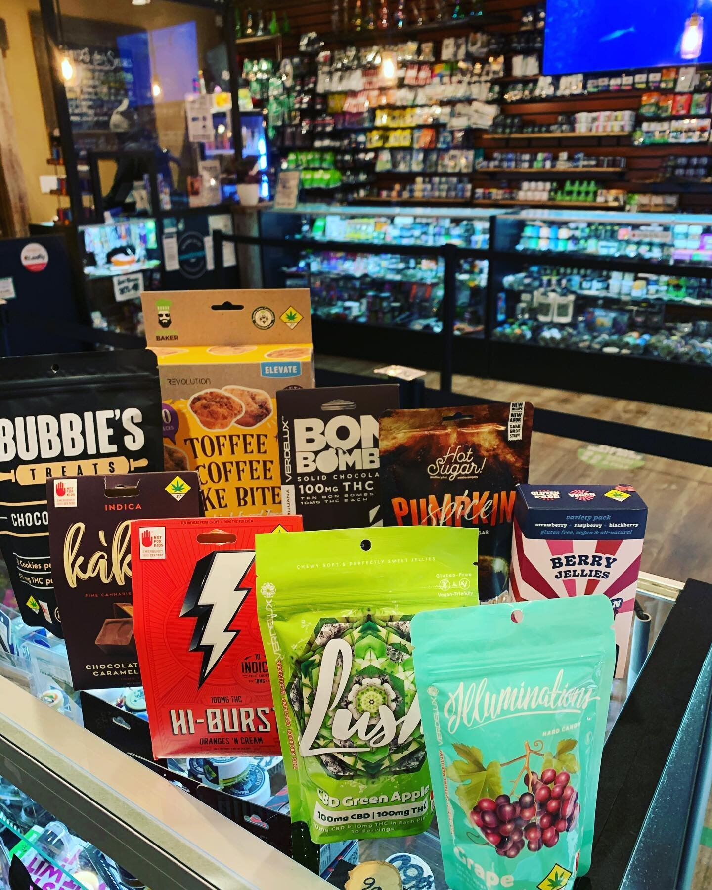Good morning 😃 everyone, happy #munchiemonday! We&rsquo;ve got a PHATTY selection for all your cravings 🤤🍎🍉🍇🍪🧃🍬🍫
&bull;
&bull;
&bull;
#munchiesfordays #letsgrub #infusedtreats #letsgetlit #wakenbake #edibles #selectionfordays

❌WARNING: This