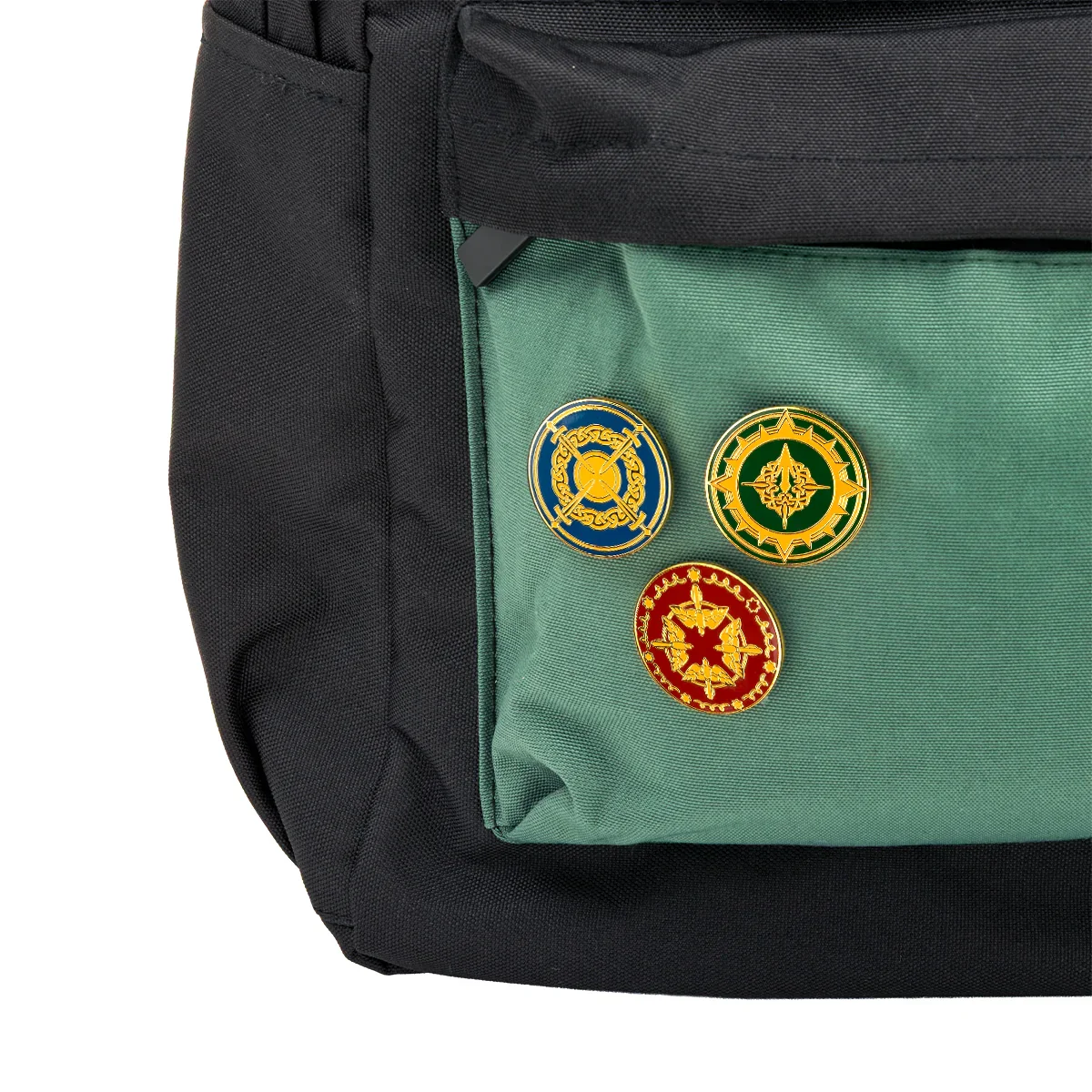 cr_0003_backpack_faction-pins.webp