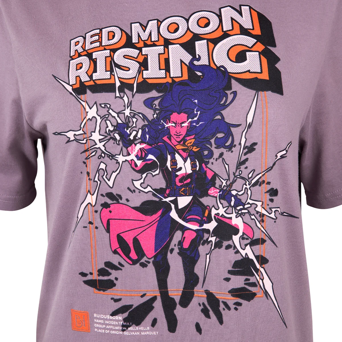 red_moon_rising_0002_imogen_t-shirt_front_close-up.webp