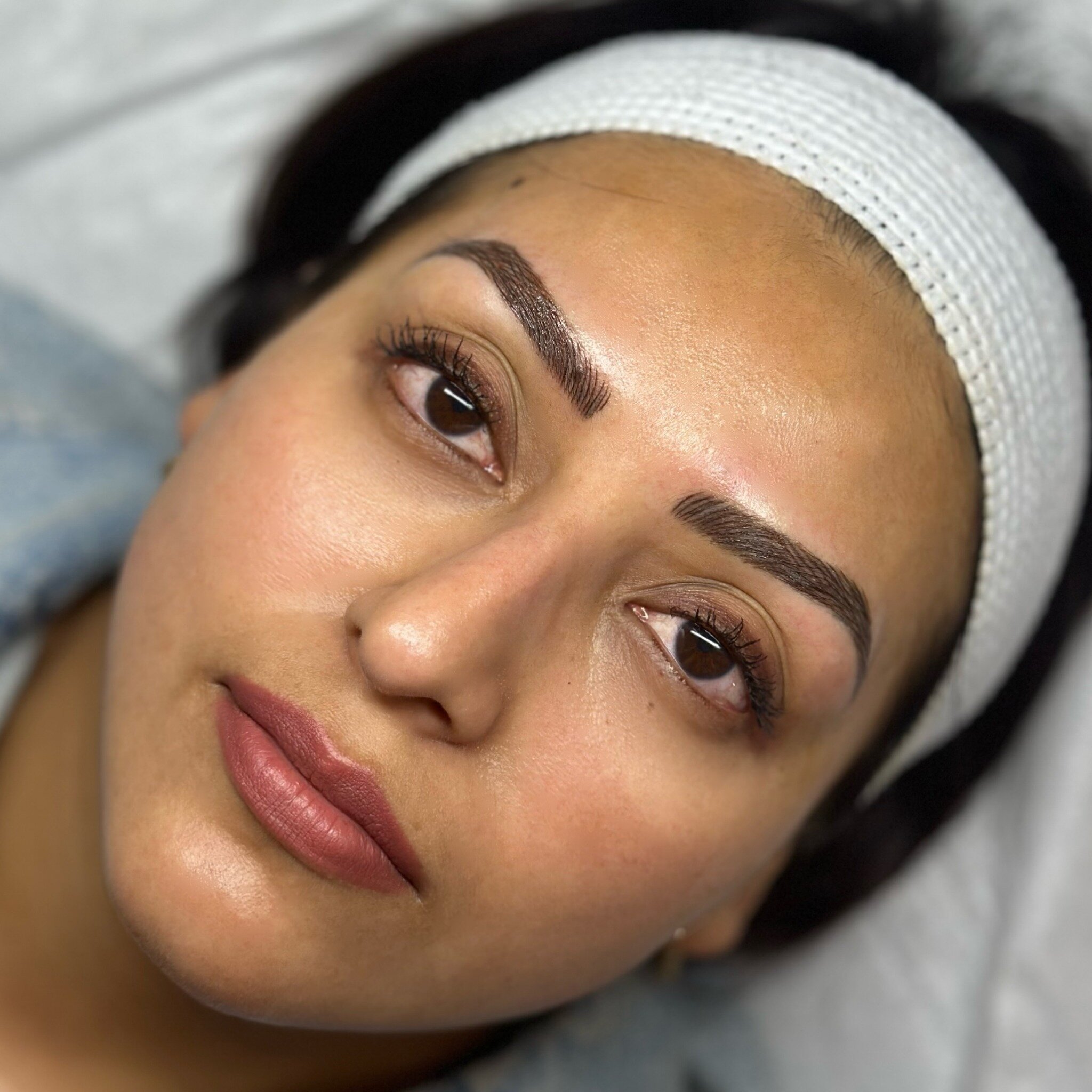 Nano Brows by Jin @missprisslashandbrow 

➡️What are Nano Brows? Nano brows, also known as nano eyebrow tattooing or nano brow technique, is a form of semi-permanent makeup for the eyebrows. 

➡️ It involves using a fine nano needle to deposit pigmen