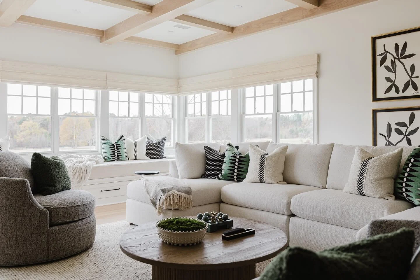 Pretty sure this is where I&rsquo;d spend all my weekends&hellip; cozy textures and the best kind of view.