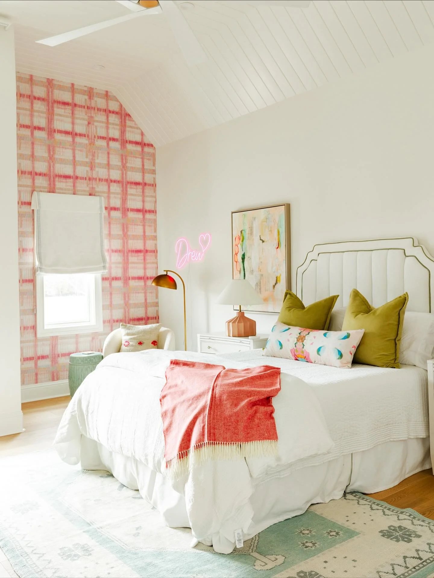 Designing for a teenager is always a fun task! Every corner designed to feel bright, cozy and a little whimsical! Loving the plaid wallpaper and neon sign moment! ✨