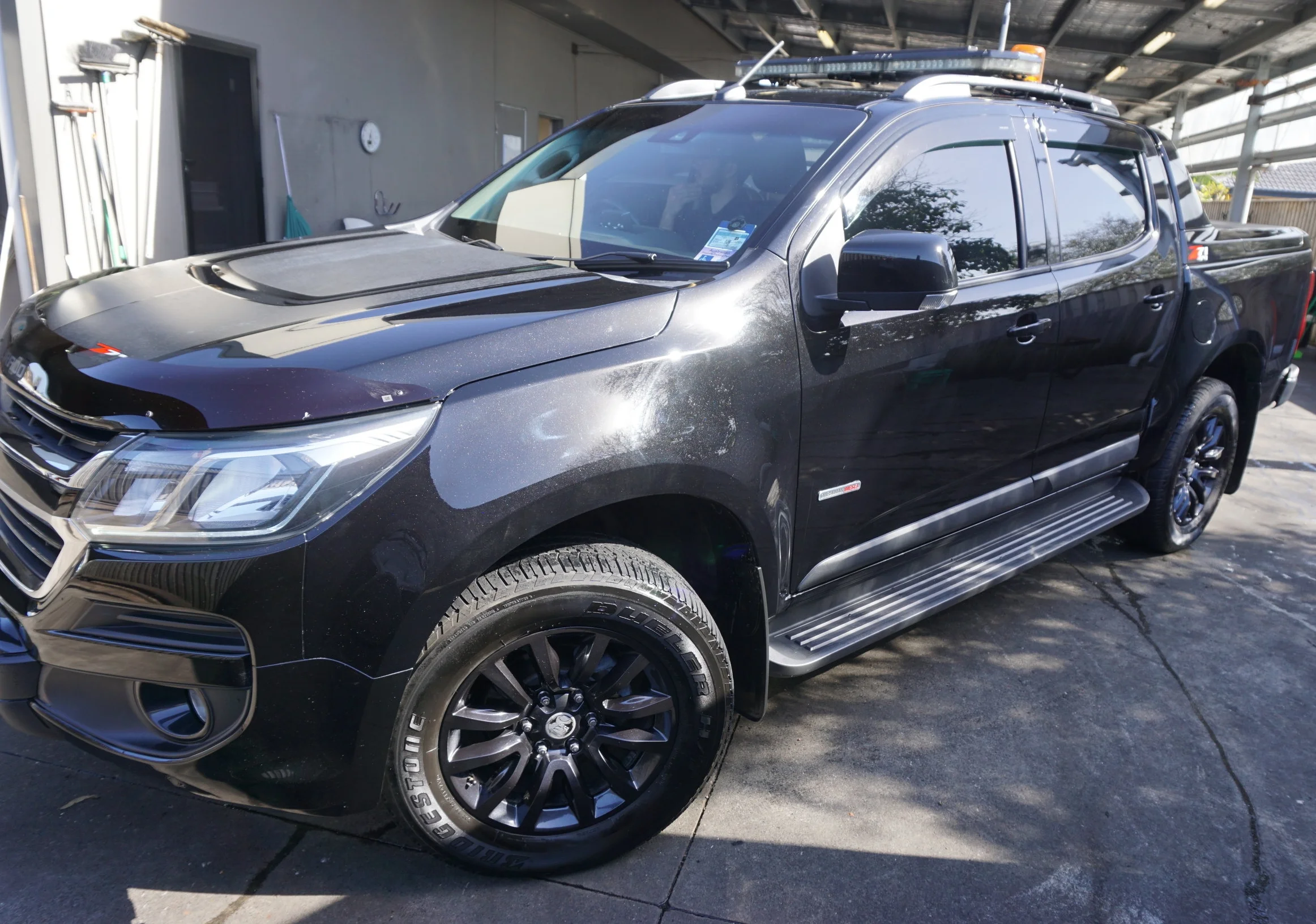 Holden Colorado Hand Polish