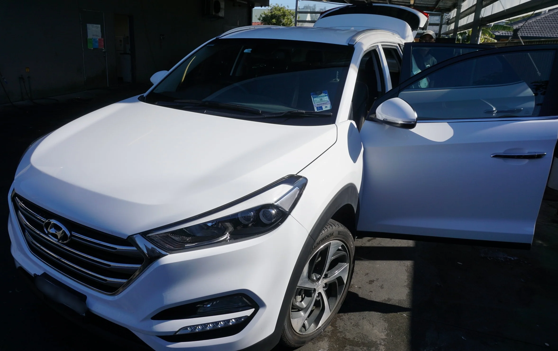 Hyundai Tucson VIP Wash &amp; Hand Polish