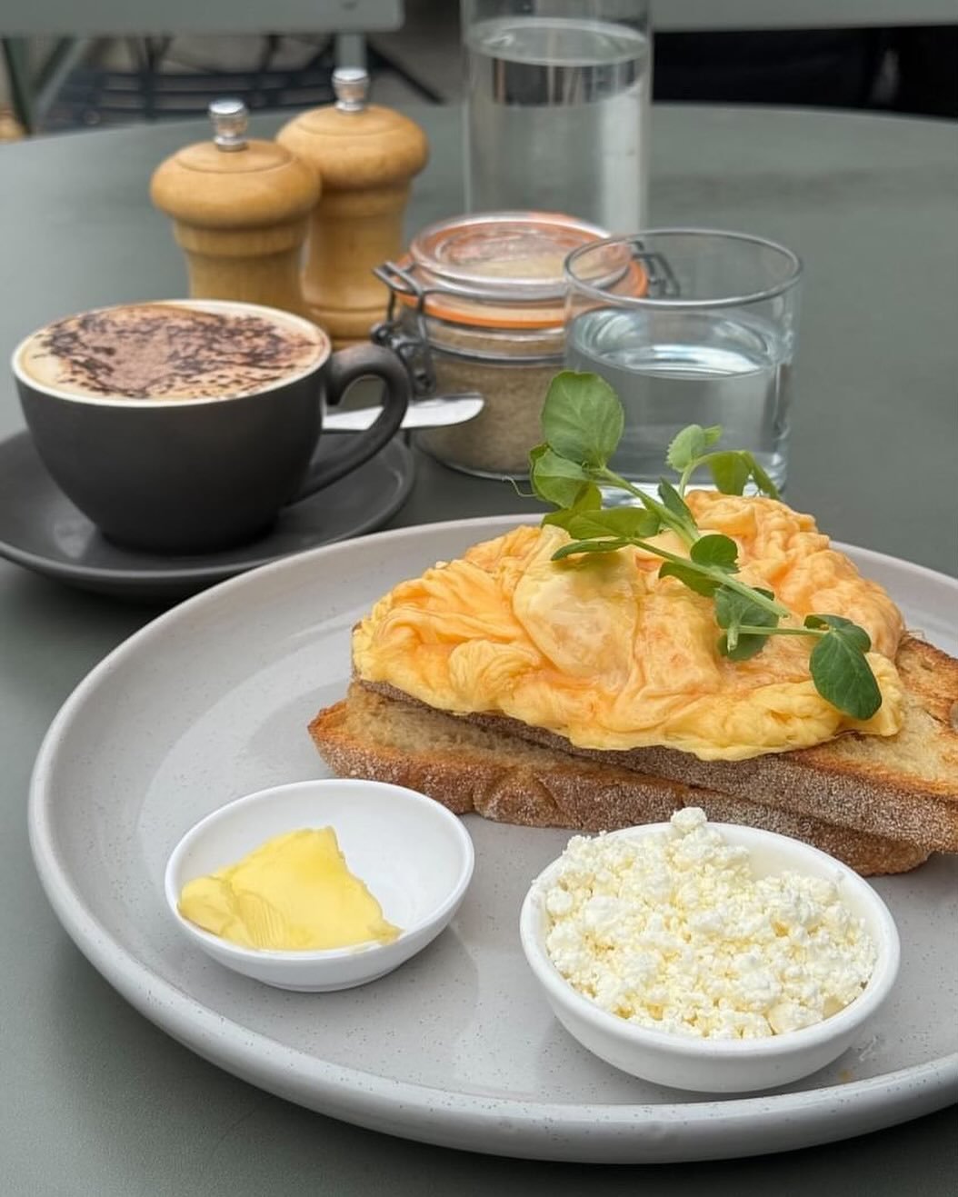 Sometimes it is the simplest of breakfasts that are the best. 🙌🏼

Scrambled eggs on toast with a side of feta and a cappuccino. Perfetto! 👌🏼

📸 @mons_plate

&bull;

#brunoandco #melbourne #armadale #melbournecafe #melbournefood #foodphotography 