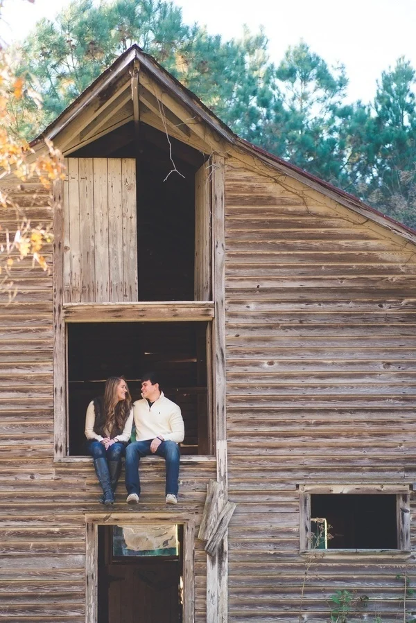 Engagement photos in a barn