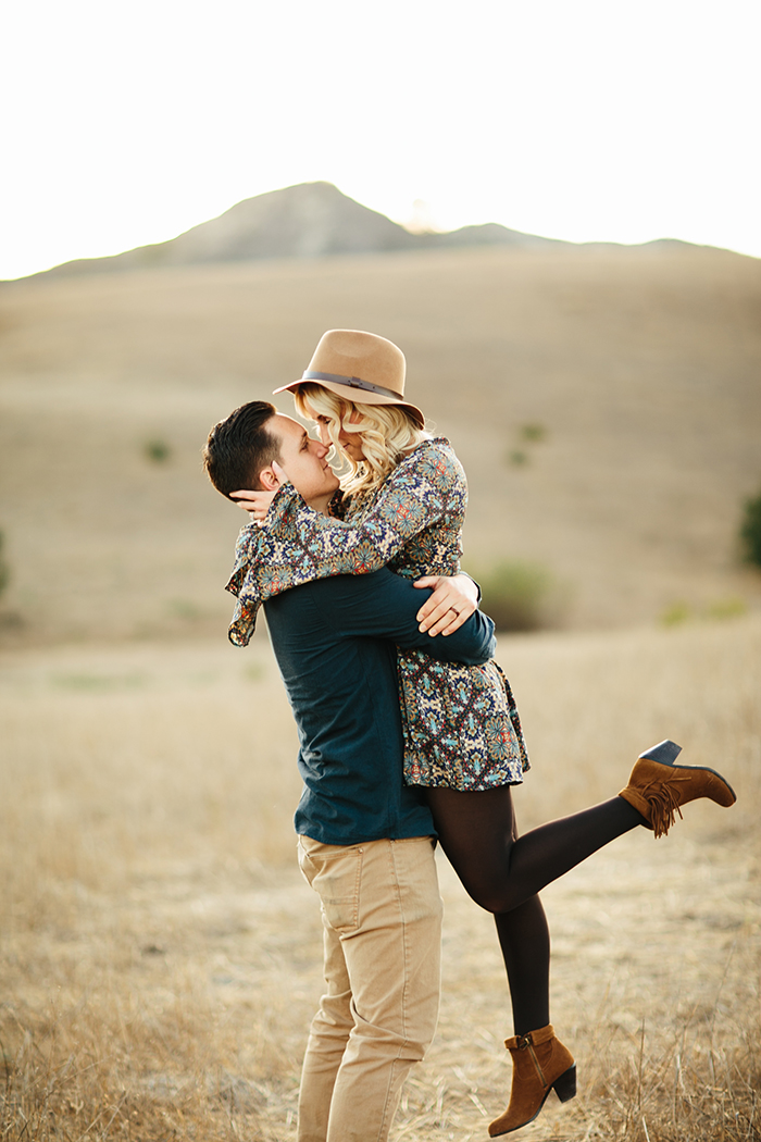 Gorgeous boho golden hour anniversary photos for a gorgeous couple!