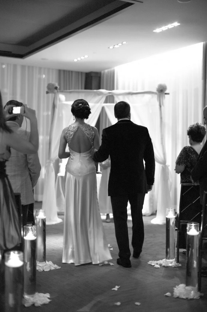 Photo by Carlos Andres Varela Photography via Style Me Pretty