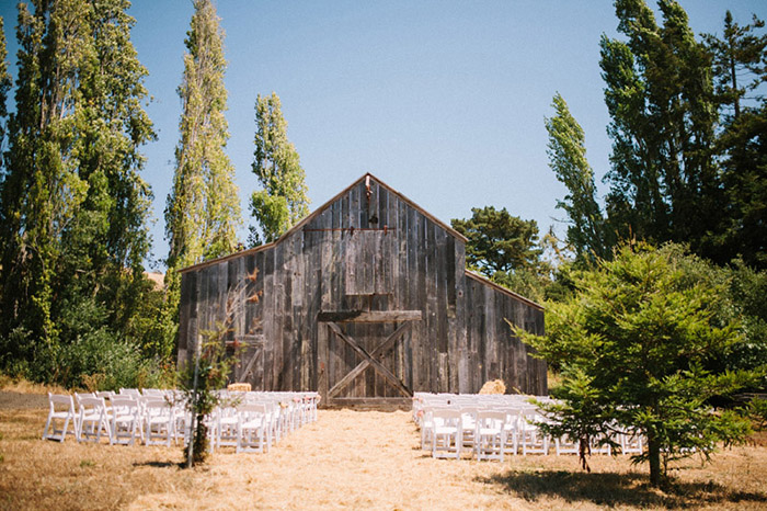 rustic barn wedding ceremony