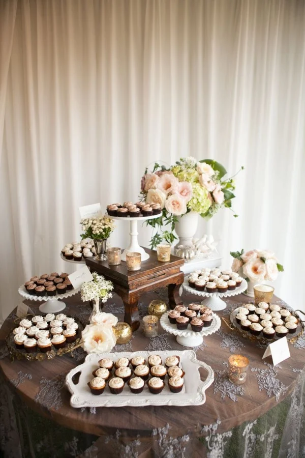 Photo by Birds of a Feather via Style Me Pretty