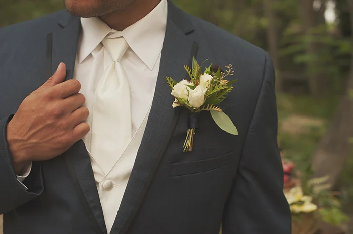Stunning classic groom outfit