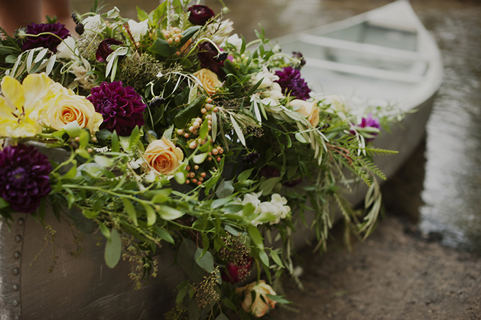 styled fall bouquet canoe