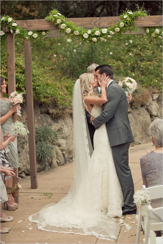Photo by Carlie Statsky via Wedding Chicks