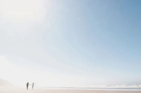 wedding budget, setting your wedding budget, setting a wedding budget, realistic wedding budget, planning wedding budget, sticking to your wedding budget, wedding budget tips, wedding budget advice, wedding budget planning, average wedding budget, couple on beach, pretty beach picture, wedding party app, a thousand threads blog