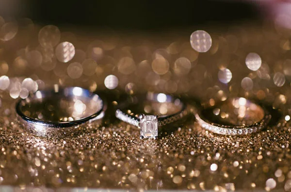 engagement rings, engagement ring size, engagement ring diamond, engagement ring carats, how many carats on an engagement ring, how many carats diamond, what does one carat diamond look like, what does a two carat diamond look like, what does a three carat diamond look like, diamond ring carat size, engagement ring carat size, compare diamond carat size, compare engagement ring carat size, engagement ring photography, wedding ring photography, engagement ring photography ideas, engagement ring photography inspiration, engagement ring photography backgrounds, engagement ring cupcake, engagement ring macaroon, engagement ring seashell, engagement ring piano, engagement ring letter, engagement ring box, engagement ring proposal, engagement ring lavender, engagement ring chevron