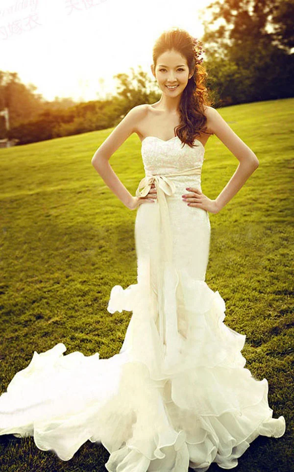 wedding dresses, wedding gowns, wedding dress with bows, wedding fashion, wedding style, wedding gown with bow, wedding dress with bow, wedding gown bow, wedding style 2013, wedding fashion 2013, wedding dress 2013, strapless wedding dress, sleeveless wedding dress, wedding dress ribbon, wedding dress lace, wedding dress sash, wedding dress sash bow, wedding gown sash, bridal bow, bride bow, bride sash