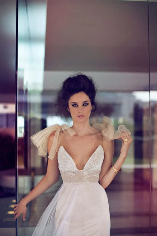 wedding dresses, wedding gowns, wedding dress with bows, wedding fashion, wedding style, wedding gown with bow, wedding dress with bow, wedding gown bow, wedding style 2013, wedding fashion 2013, wedding dress 2013, strapless wedding dress, sleeveless wedding dress, wedding dress ribbon, wedding dress lace, wedding dress sash, wedding dress sash bow, wedding gown sash, bridal bow, bride bow, bride sash