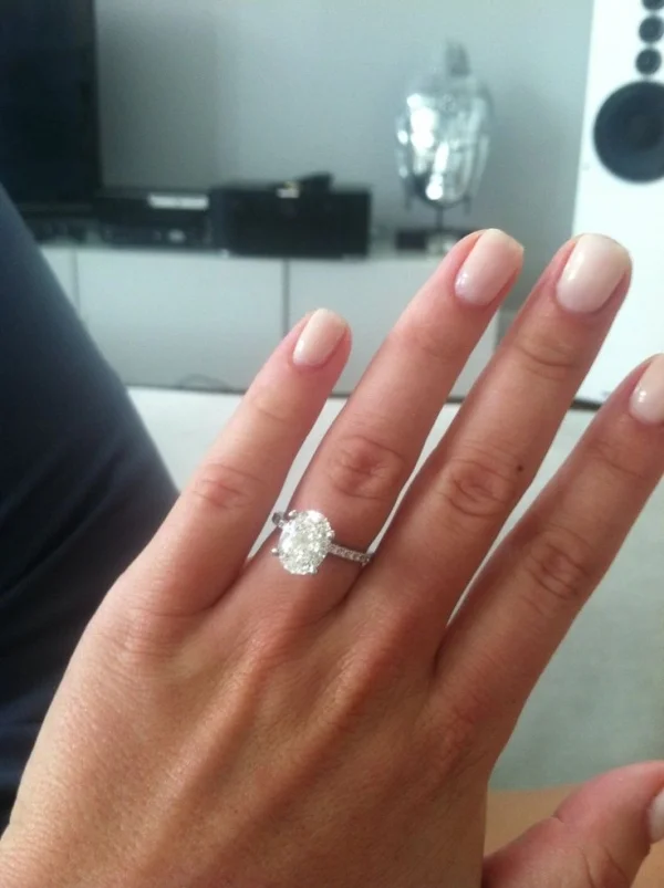14 of the prettiest, must-see holiday engagement ring selfies !
