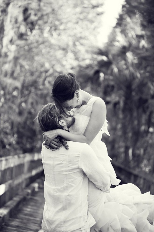 10 Unique Wedding Photo Poses And Ideas For Your Big Day