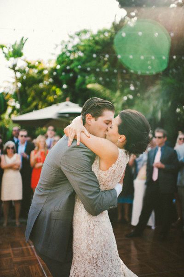 12 Most Epic Wedding Kiss Photos Of All Time — Wedpics Blog