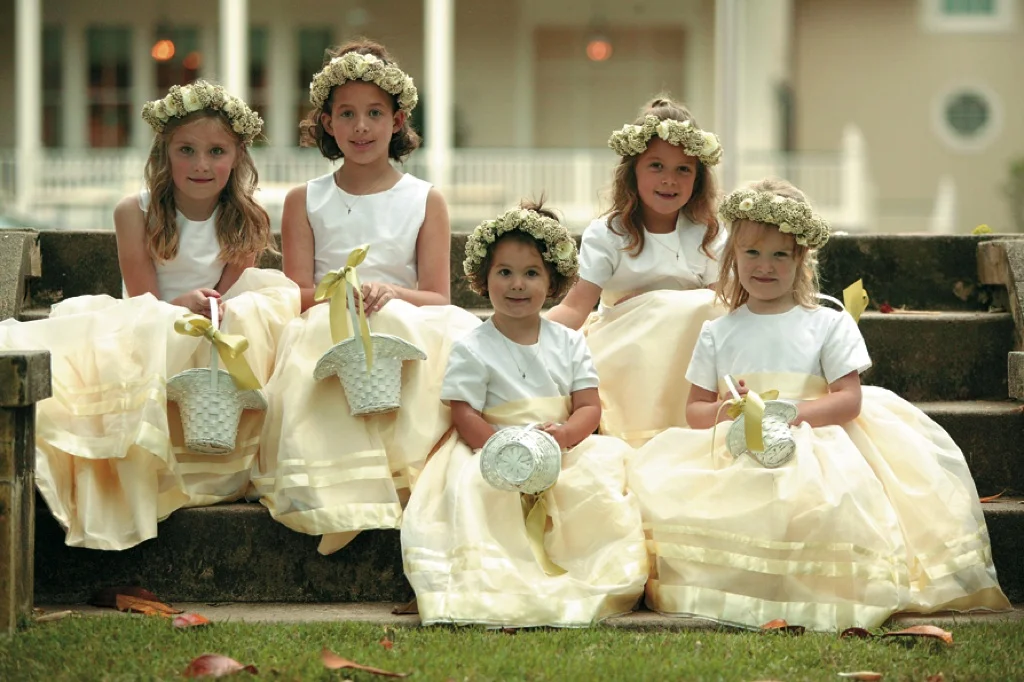 flower girls in wedding