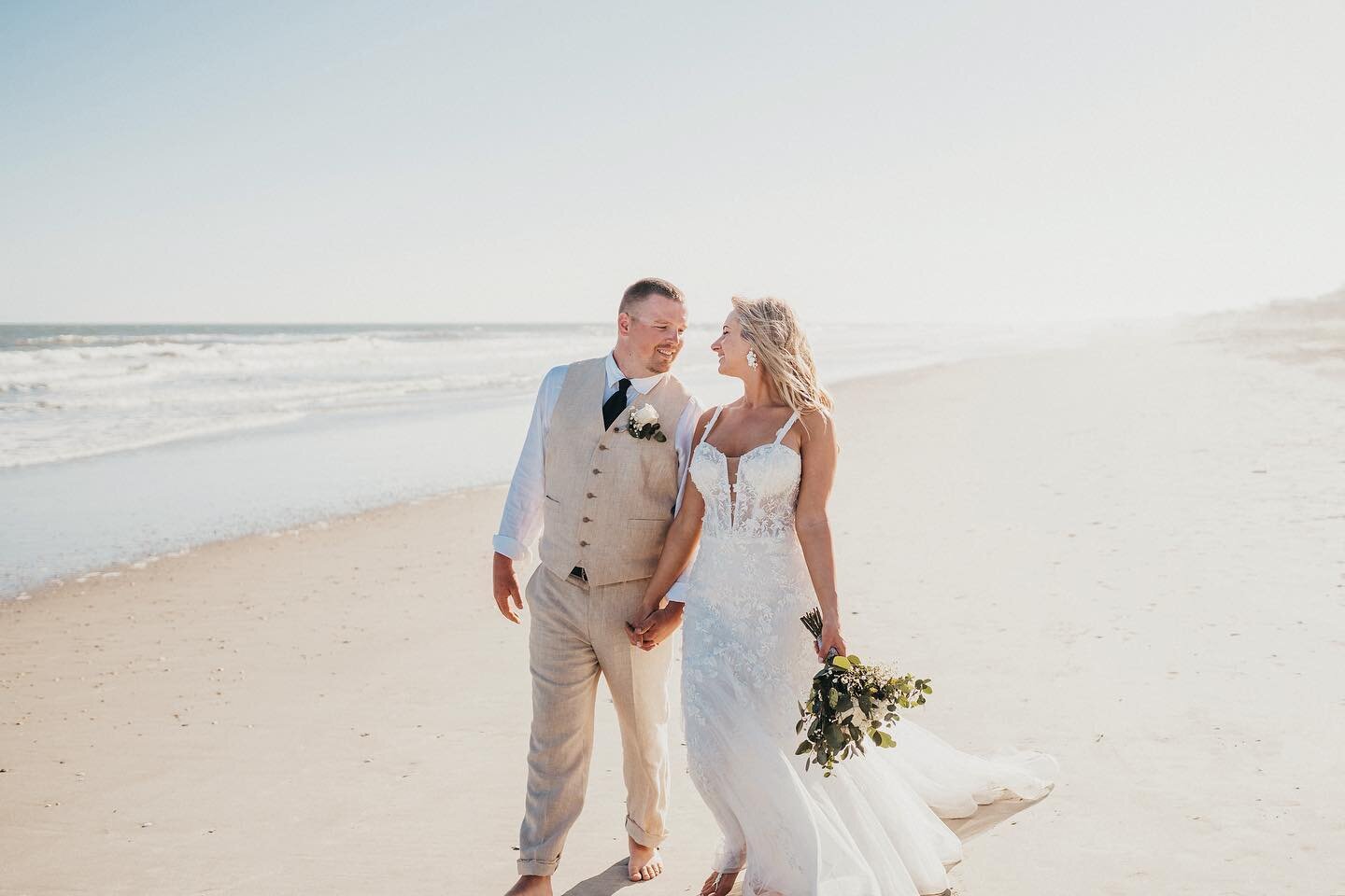 Finally catching up on sharing some recent weddings after a busy April! These are a few favorites from Chelsea and Austin&rsquo;s perfect day on the beach 🤍