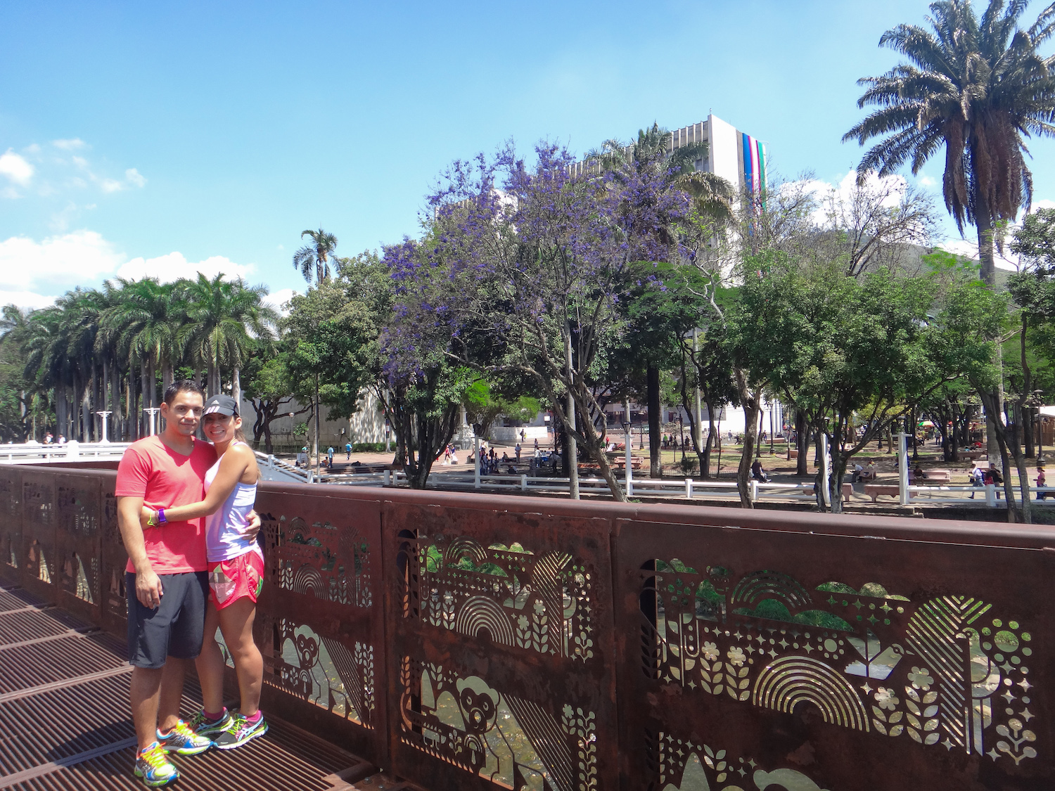 Al fonde el CAM ( Centro Administrativo Municipal) de Cali