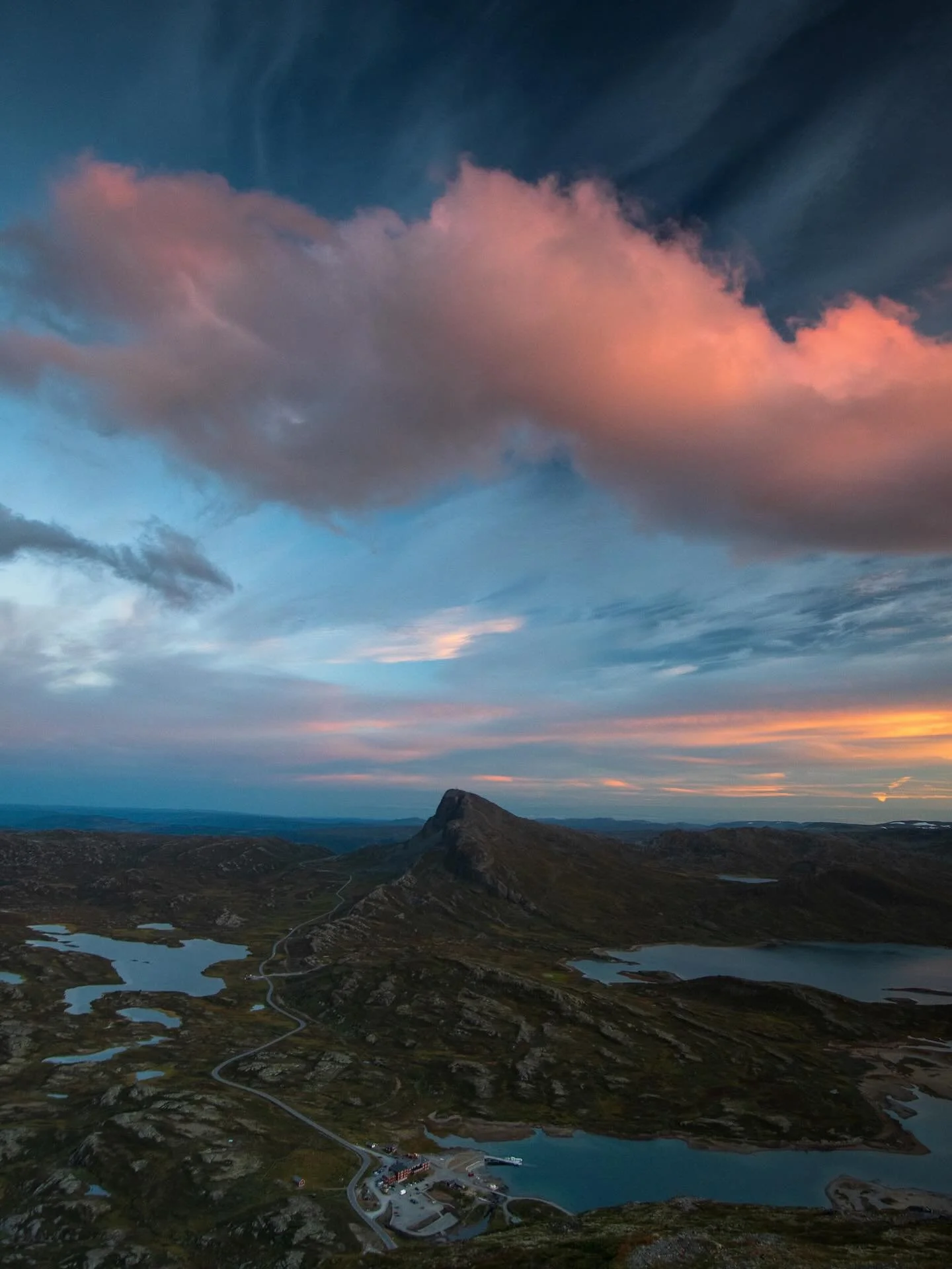Summer fades to autumn and with that comes the epic sunrises and sunsets. Love this time of the year in the mountains and genuinely lucky to call this our second home. 
.
.
.
#norwaynature #norgeibilder #utnorge #mountainsunset #synshorn #bitihorn #v