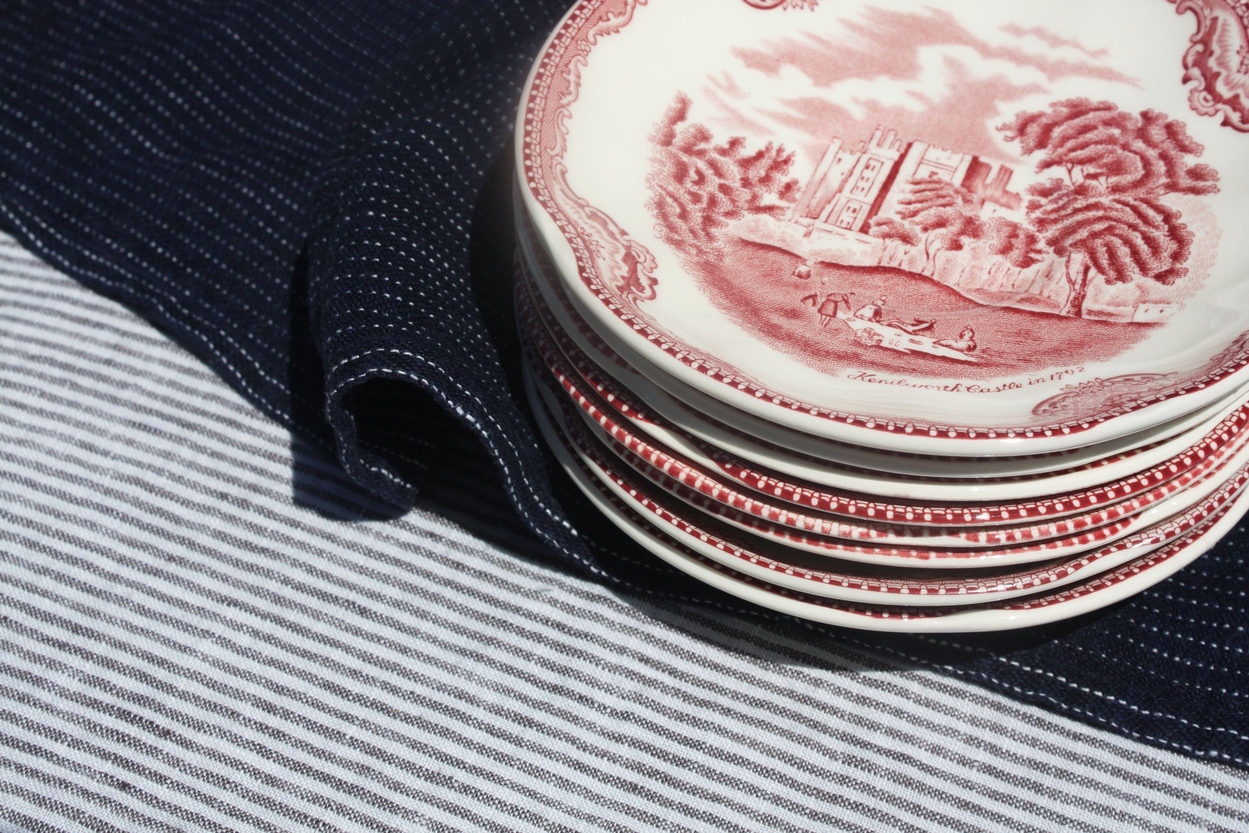 Old Britain Castles, Saucer