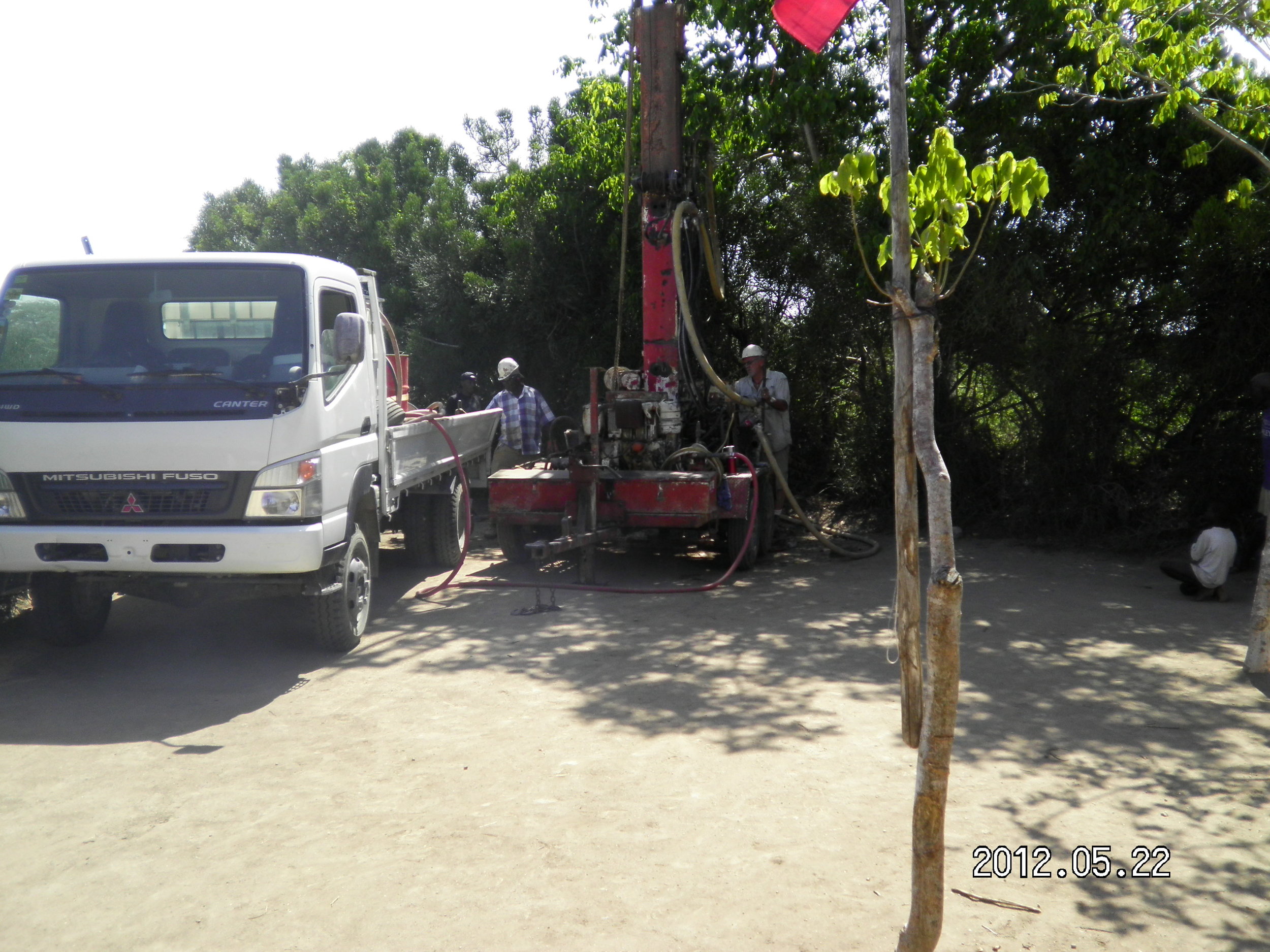 Drill Well in Colminy 5.2012.JPG