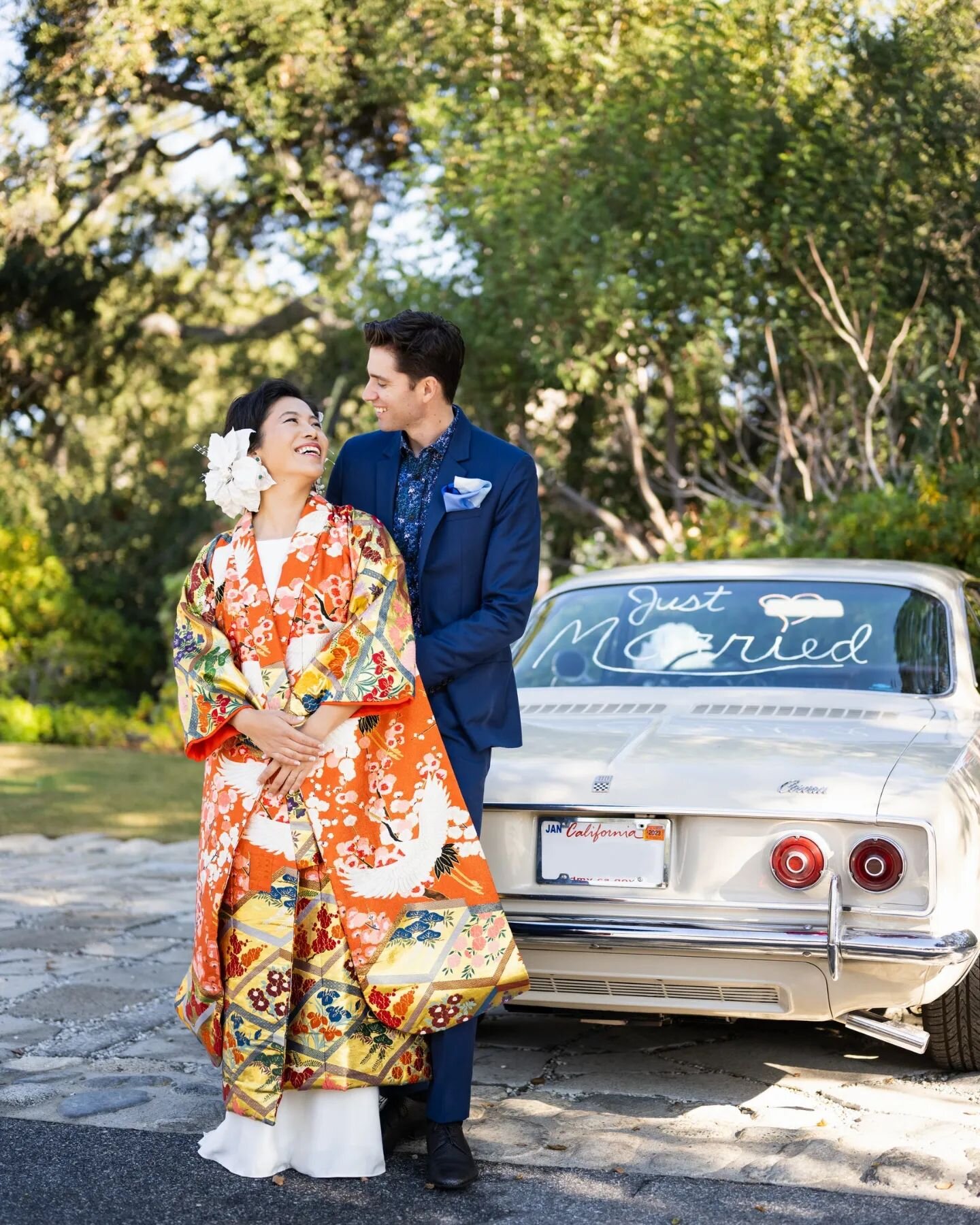 @taylenconcarne and @harmonysol brought out their 1966 Corvair for some photos. Harmony changed into this beautiful vibrant dress for the remaining photos and it's absolutely stunning! 
.
.
.
.
.
#losangelesweddingphotographer #chevroletcorvair #just
