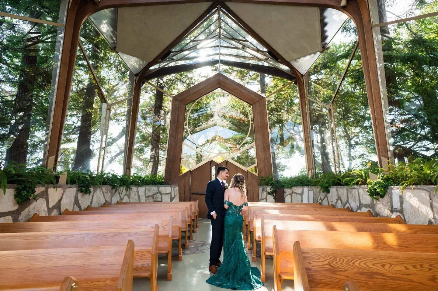 Always a beautiful time at @wayfarers_chapel 

@kittenbeans donned this gorgeous emerald dress for her wedding with @deegrei
.
.
.
.
.
#weddingchapel #losangelesweddingphotographer #weddingdresses #weddingphotoideas #weddingphotoinspiration #glasscha