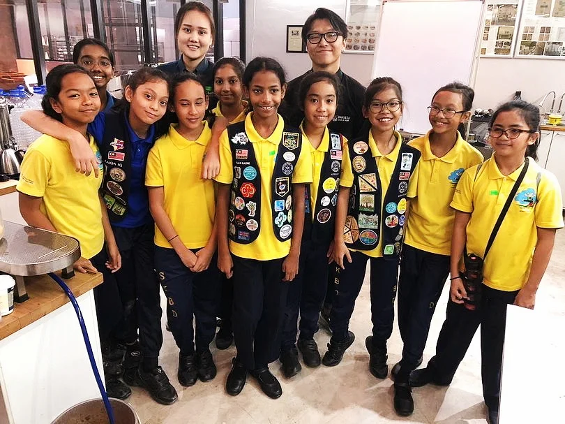 ETCHING BADGE PROGRAM WITH PANDU PUTERI TUNAS The young girls from Pandu Puteri Tunas joined us on a etching badge program and explored how hot beverages like coffee and chocolate are made and how arts like etching can make the drinks better.