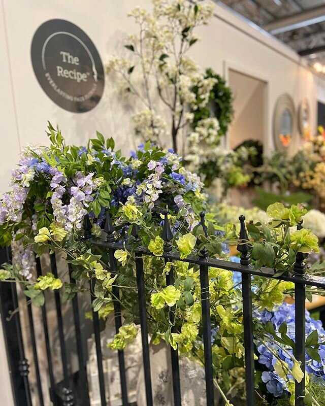 A sneak peek over the fence at the enormous array of brilliant blooms we&rsquo;re bringing to #SpringFair2020

Join us from tomorrow morning for a closer look 
Hall 19 | Stand C20 - D21

#HelloNew #PowerOfOne #NECBirmingham #SF20 #tradeshow #artifici