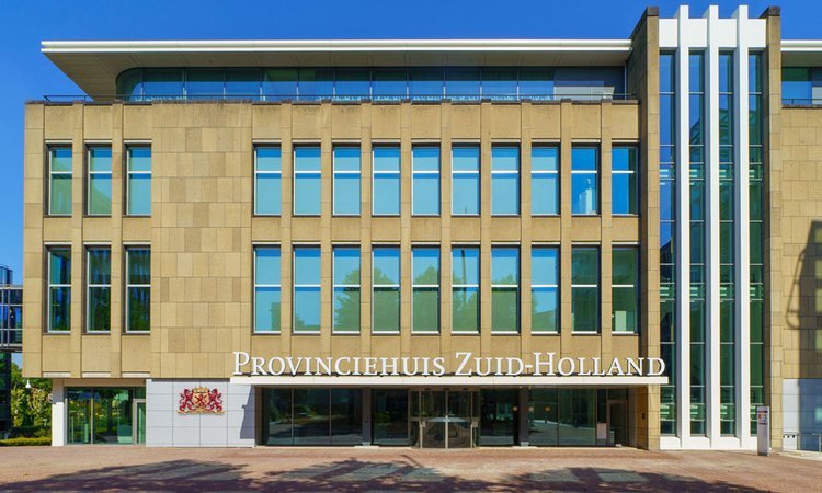 de-entree-van-ons-provinciehuis.jpg