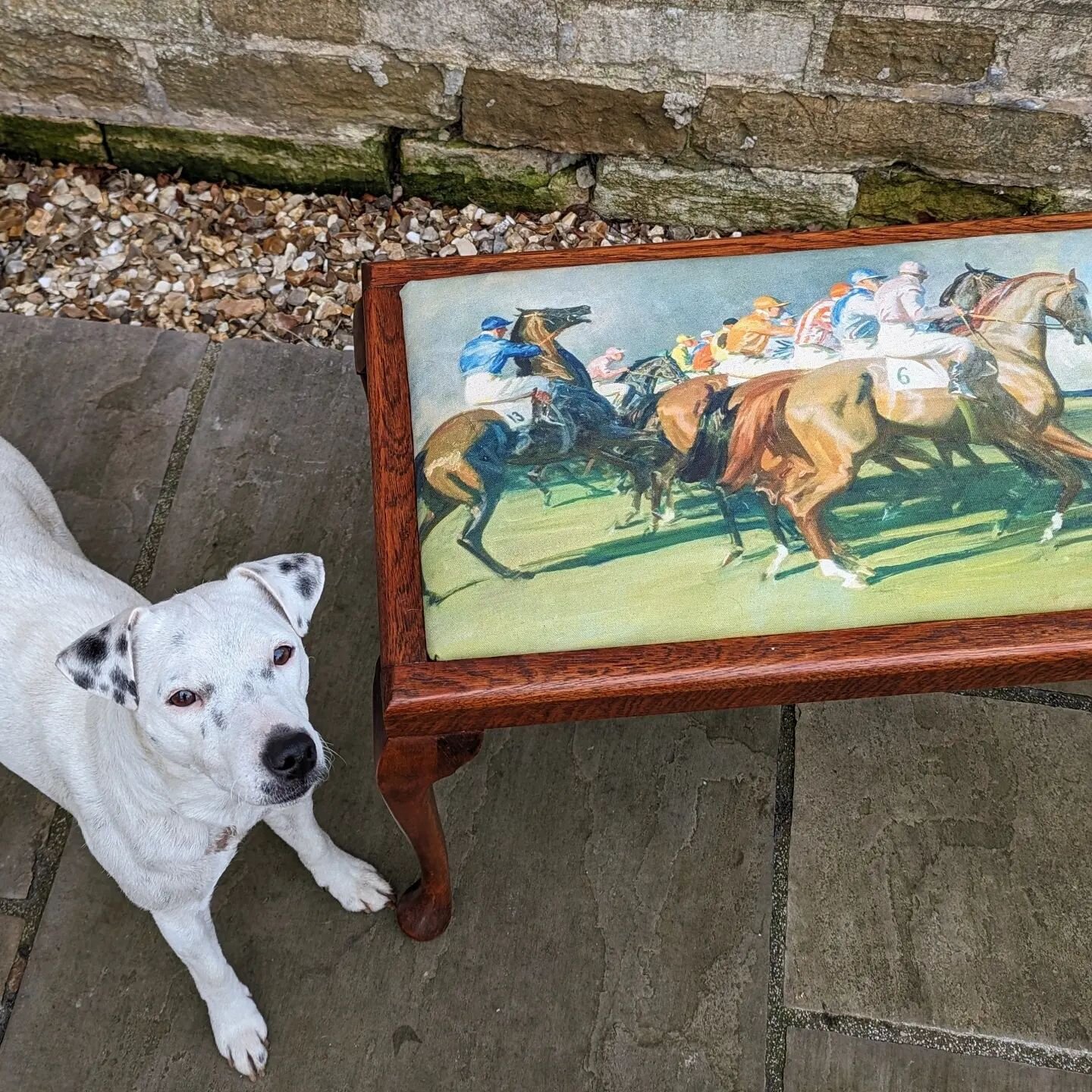 Our little house Elf Doris, informs us that we could just about get this delightful little vintage bench, featuring Munnings 'Under Starters Orders' wrapped up and posted just in time for Christmas.  It's just popped up on our website and now looking