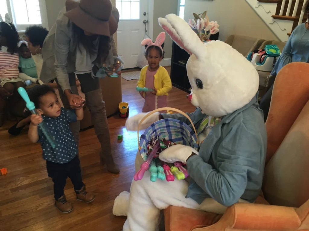 The Easter Bunny handed out Yum Earth organic lollipops and bubbles for some extra fun. &nbsp;Yum Earth lollipops are delicious and a family favorite. &nbsp;You can buy either the Yum Earth Organic fruit &nbsp;lollipops or try the Yum Earth Organic …