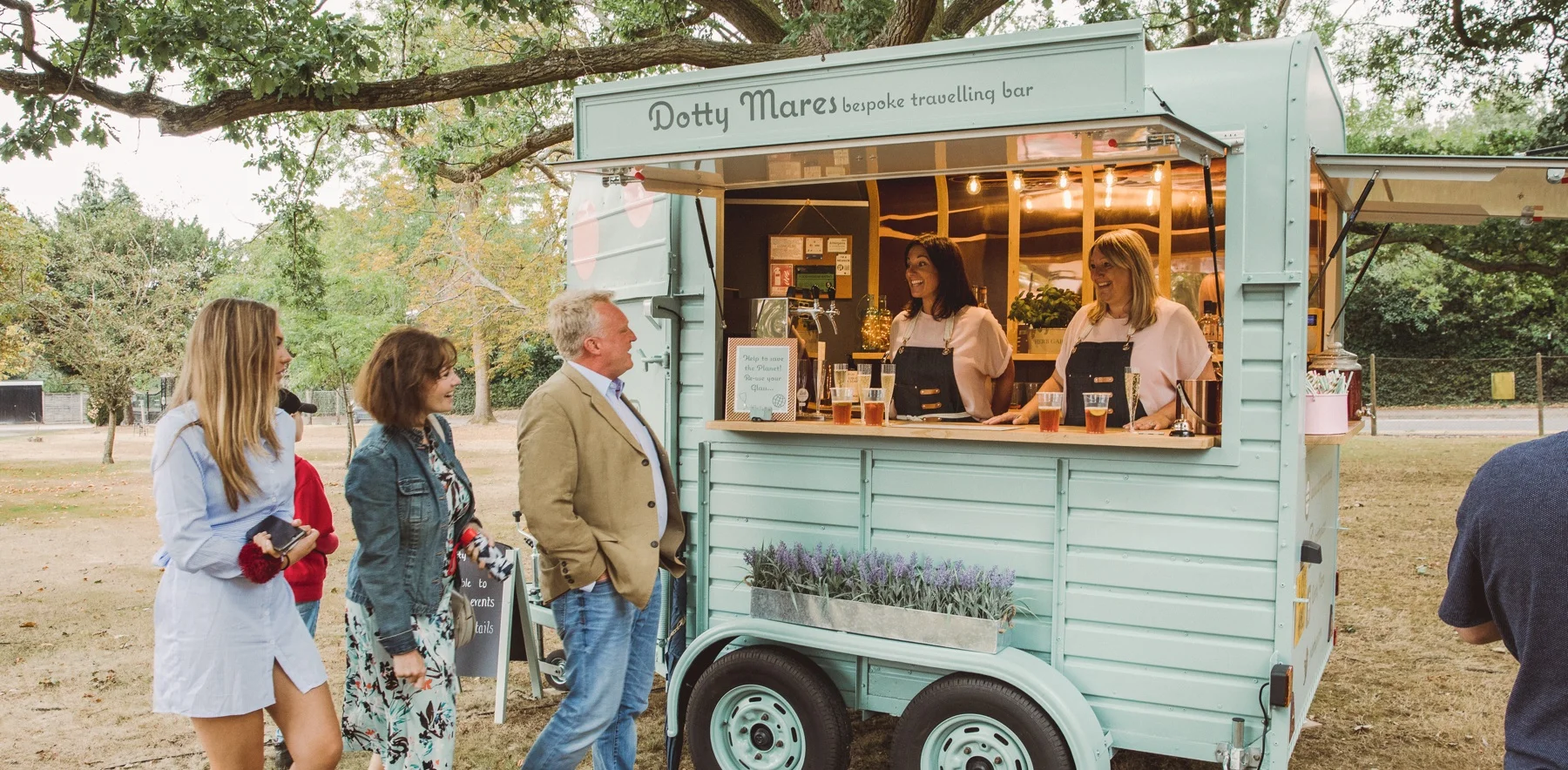 Dotty+Mares+-+The+Travelling+Horse+Box+Drinks+Bar+-+Serving+London.jpg