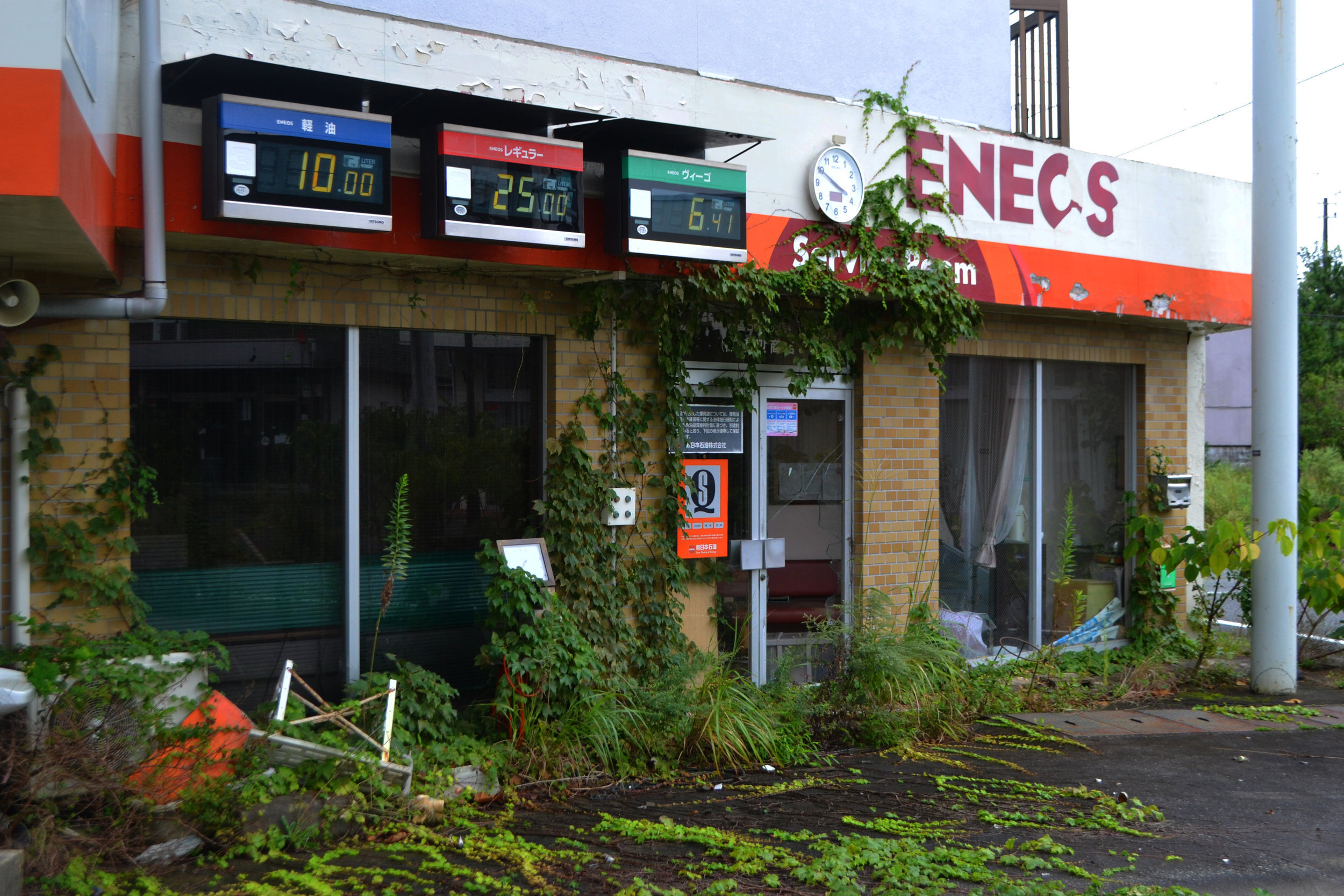 fukushima+petrol+station.jpg