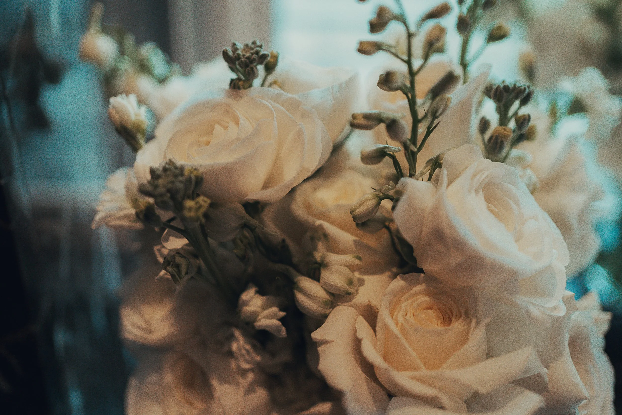 white-wedding-flowers-scotland-winter-wedding.jpg