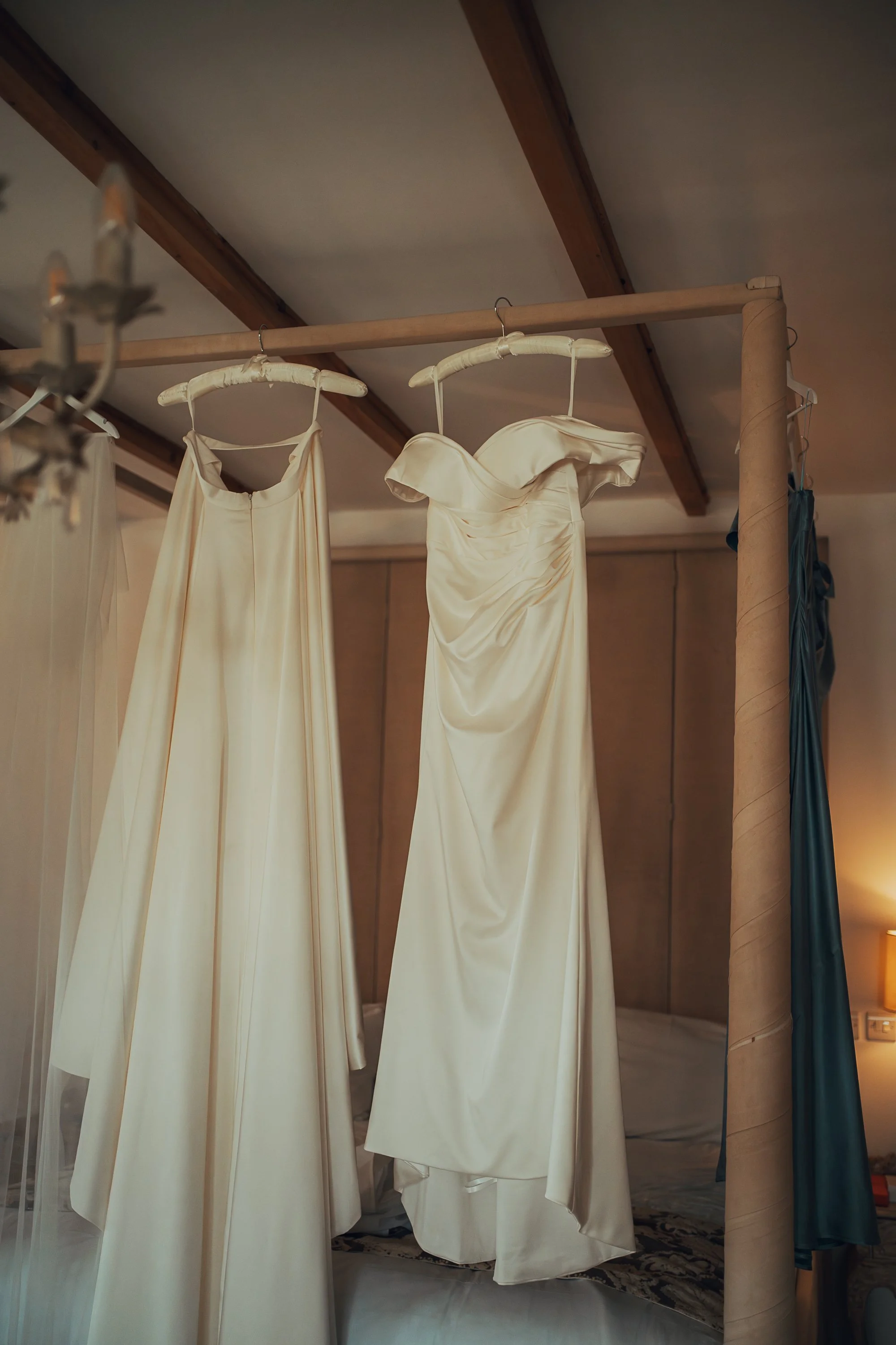 chnagairn-bridal-prep-dress-four-poster.jpg