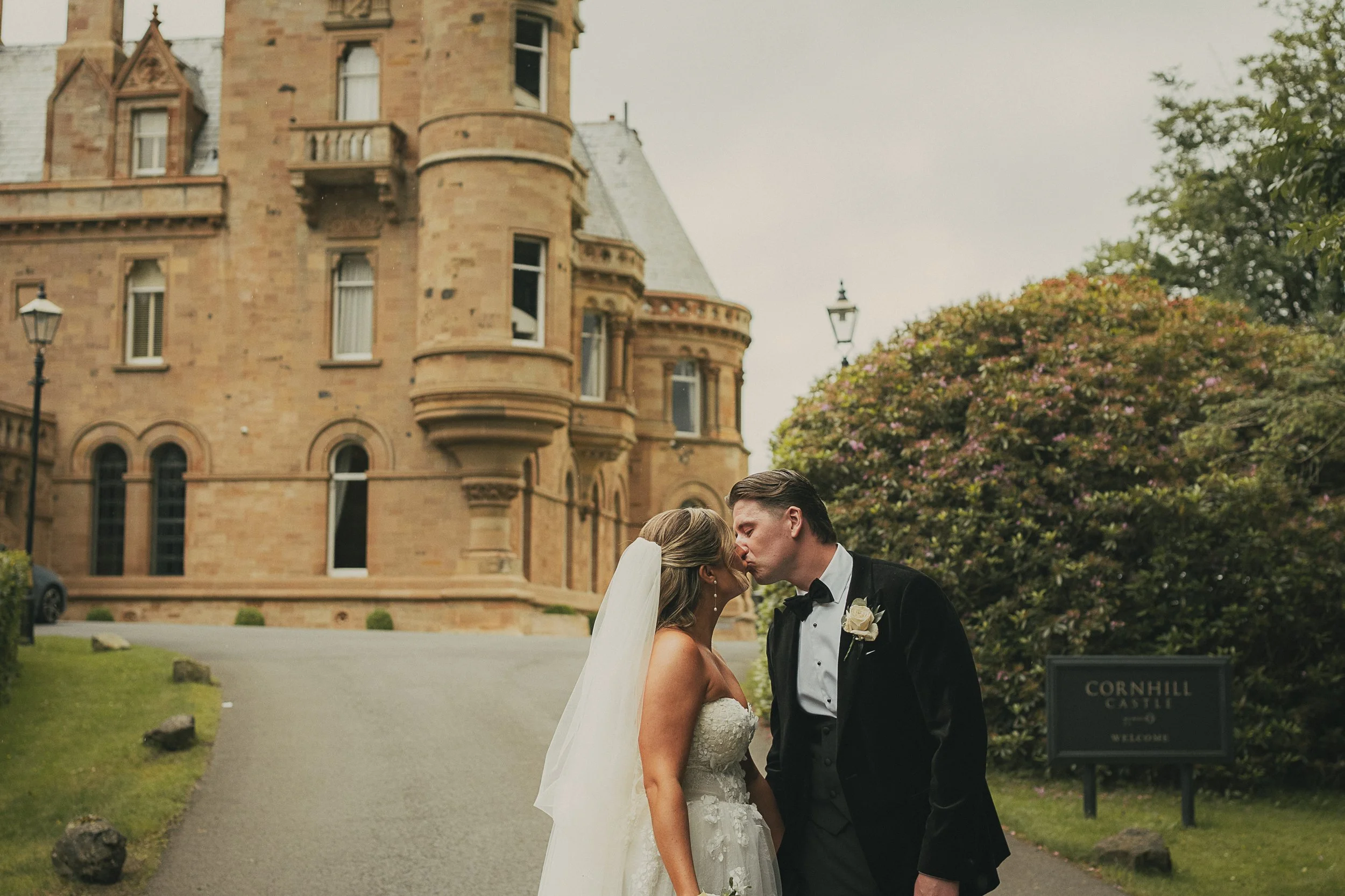 cornhill-castle-kiss-outside-cornhill-castle.jpg