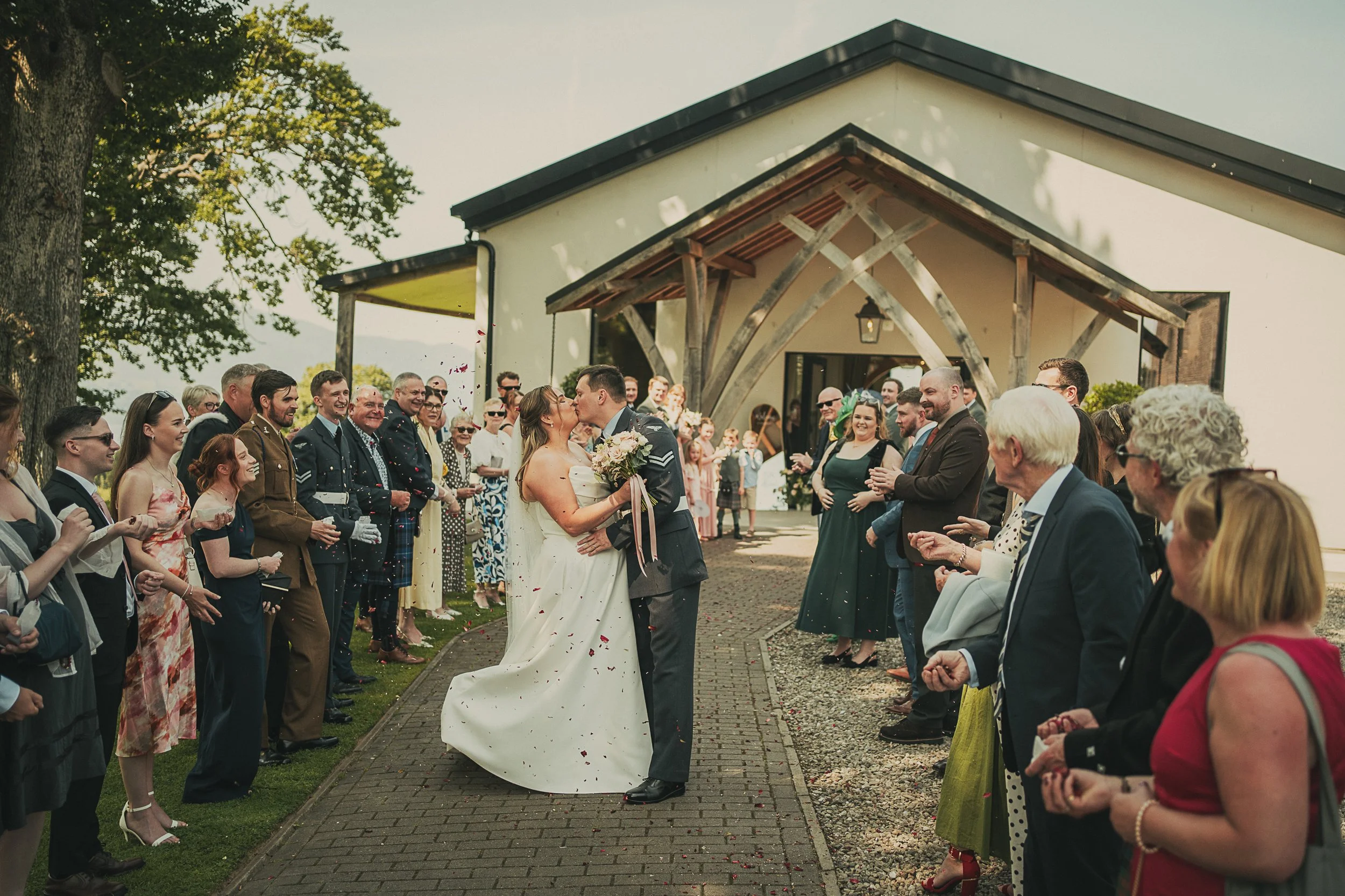 boturich-castle-confetti-kiss.jpg