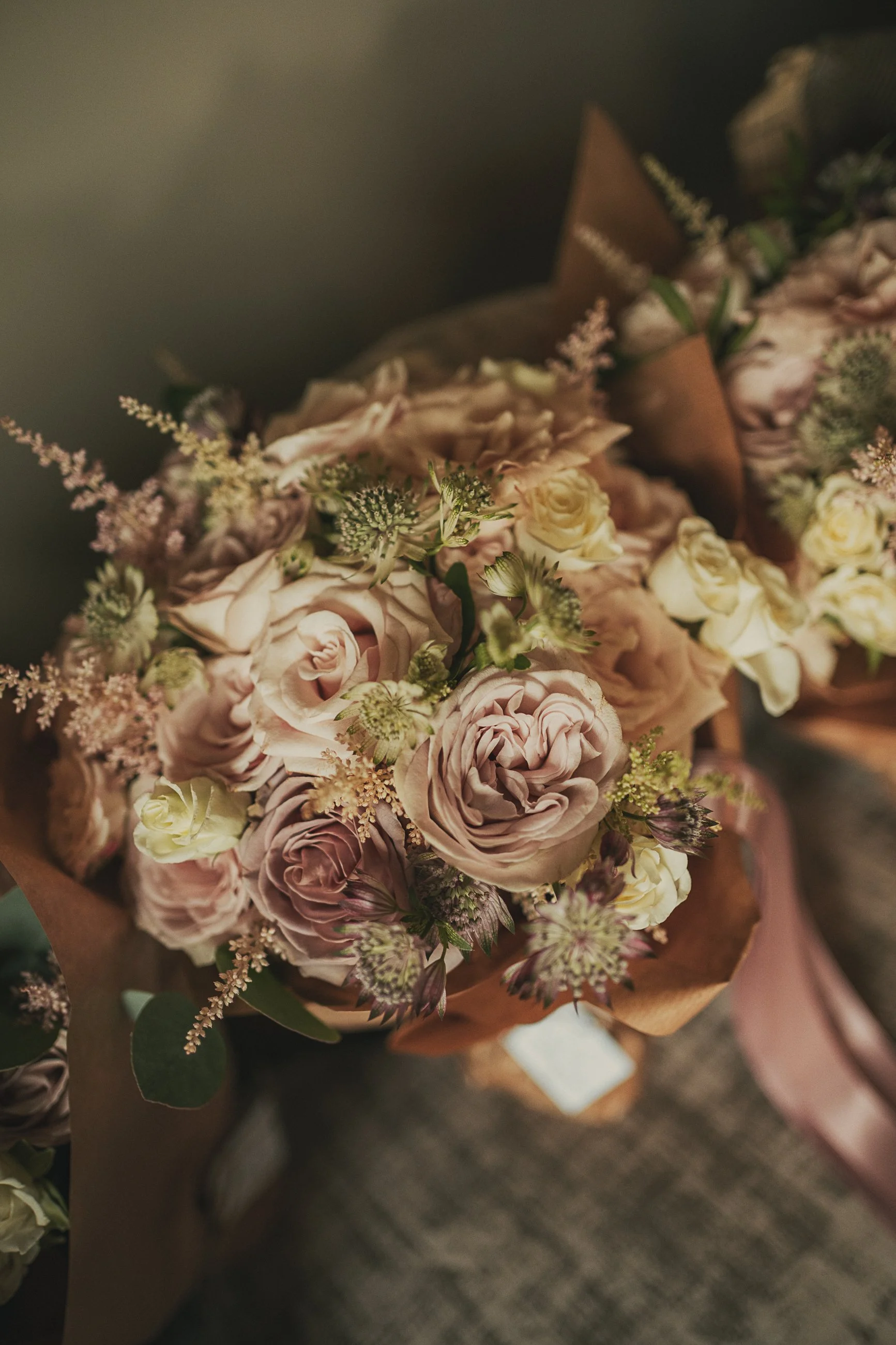 pink-bridal-bouquet-boturich-castle.jpg