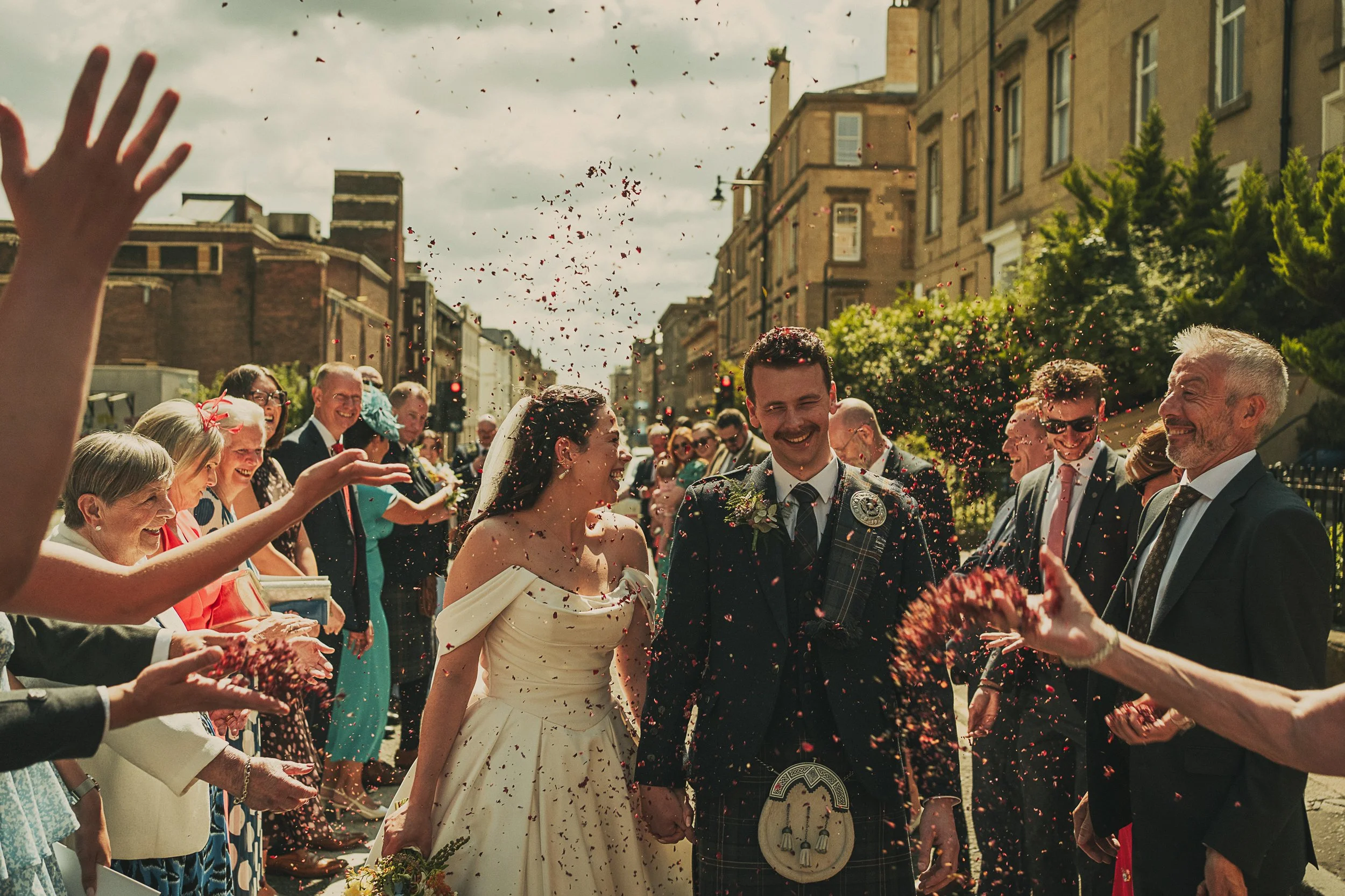 laire-adam-confetti-shot-glasgow-wedding.jpg