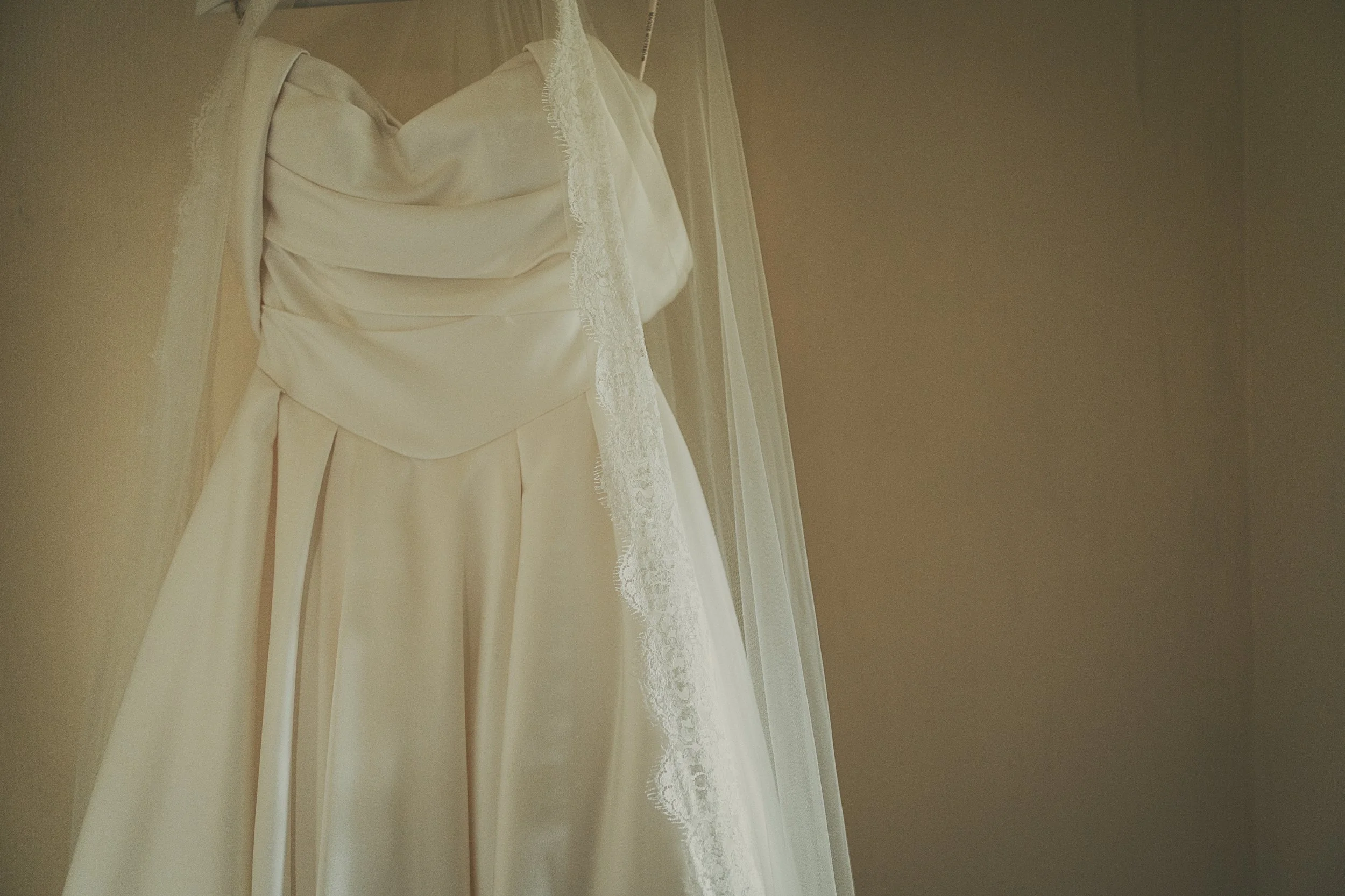claire-adam-wedding-dress-close-up-bridal-details.jpg