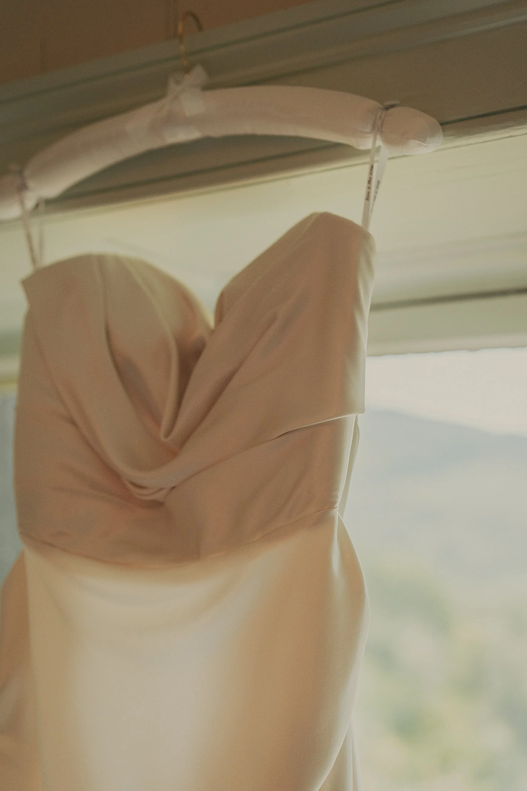 becca-joe-divine-atelier-wedding-dress-drumnadrochit.jpg