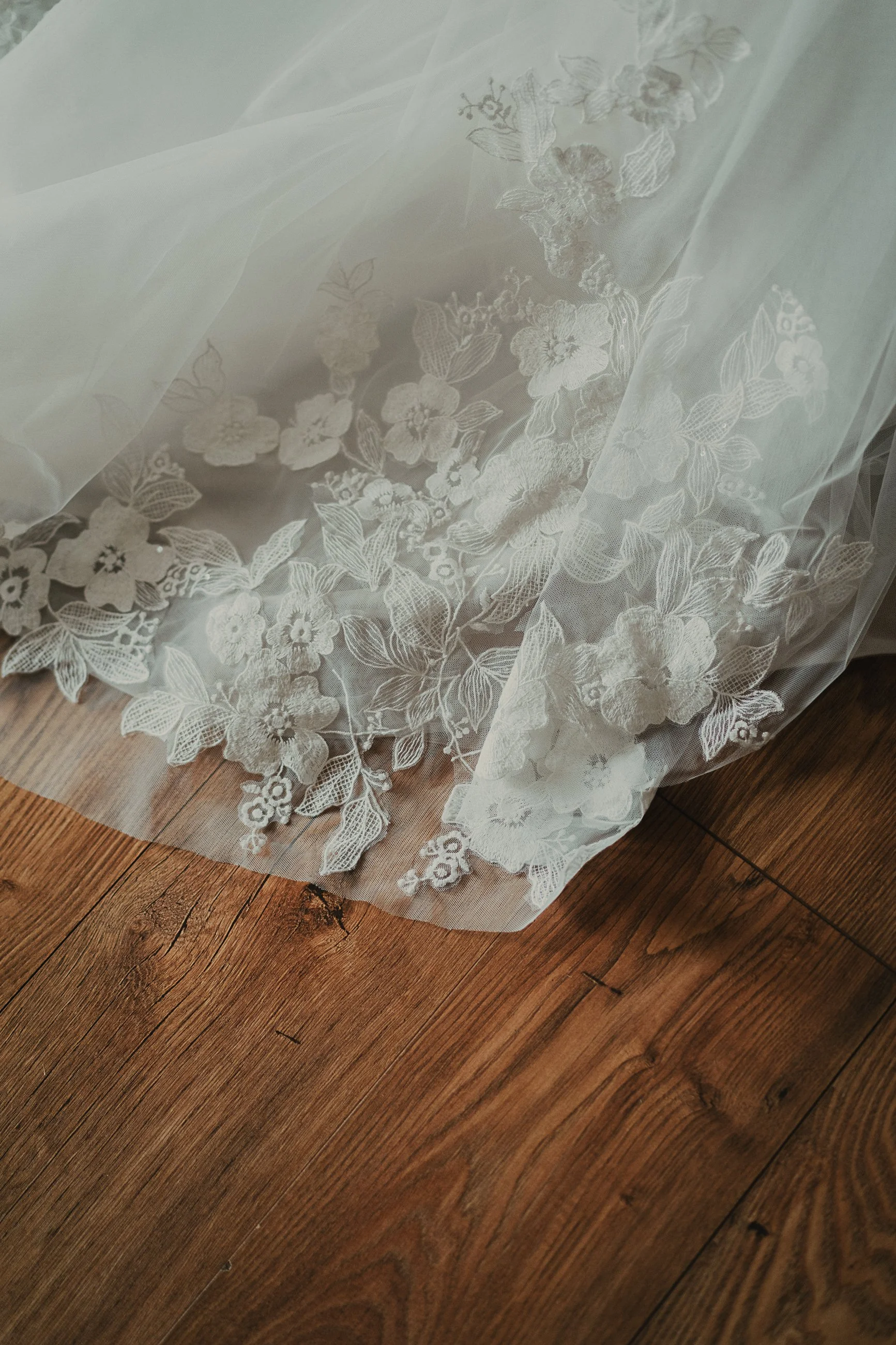 josie-wedding-dress-lace-detail-rossie-on-the-earn.jpg