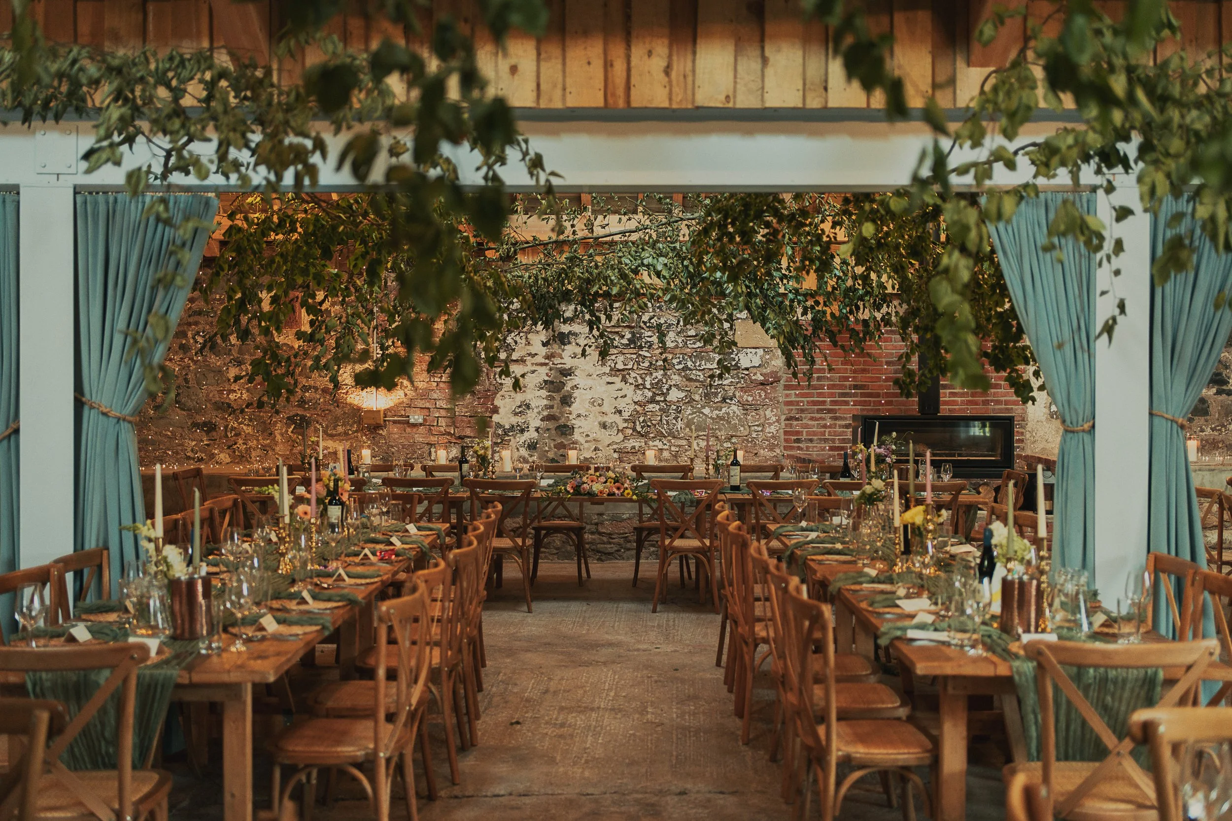 rossie-on-the-earn-wedding-reception-table-hanging-greenery.jpg